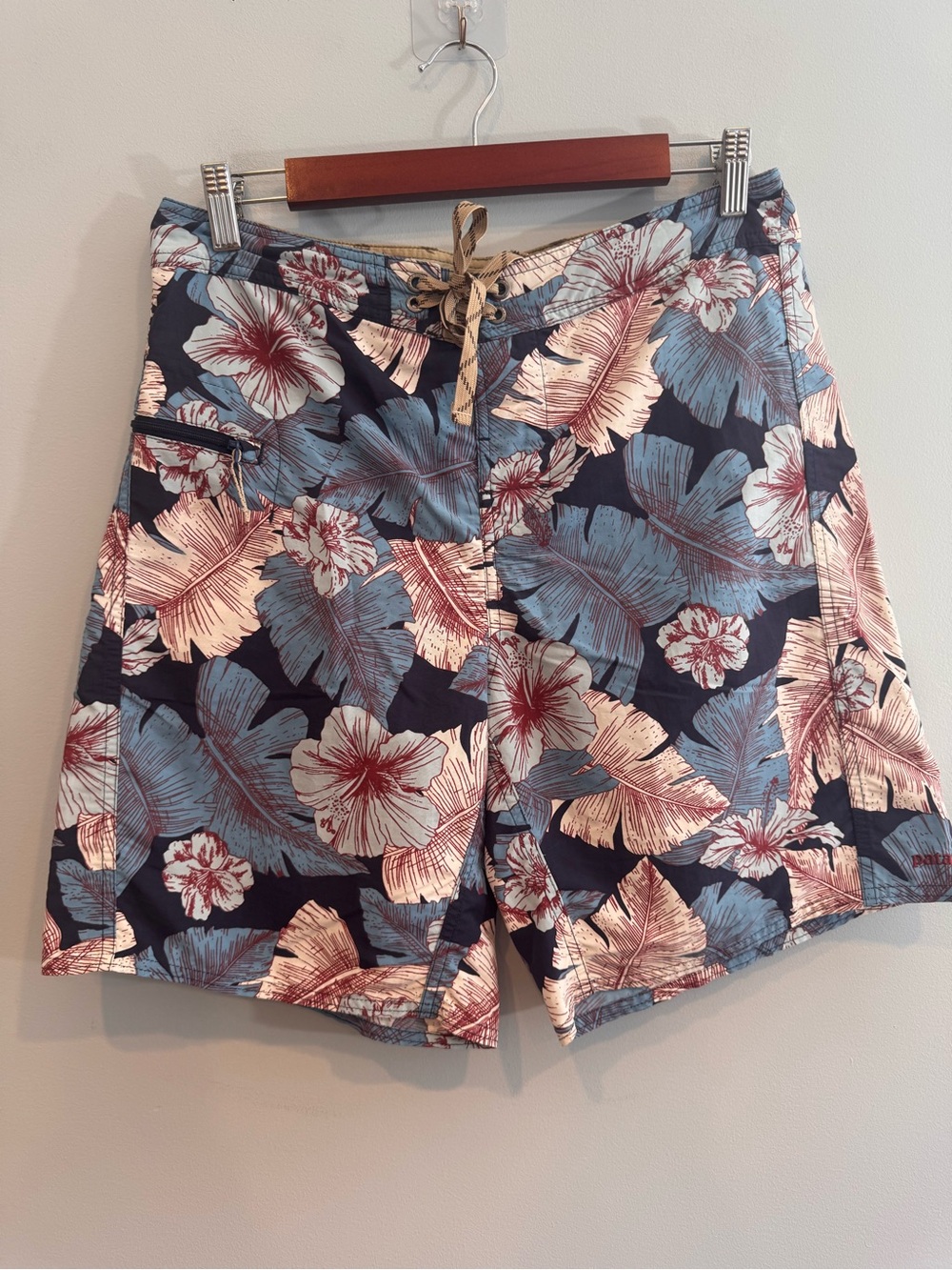 Patagonia Wavefarer Board Shorts Floral Hibiscus Tropical Size 31